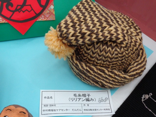 帽子　リリアン編みです。